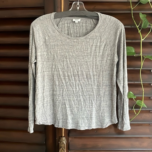 Vince Tops - Vince Scoop Neck Top Size Small EUC